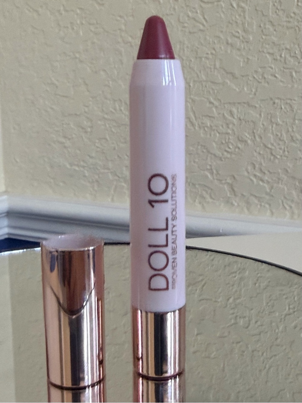 New Doll 10 Lip Crayon “Let Go” cranberry